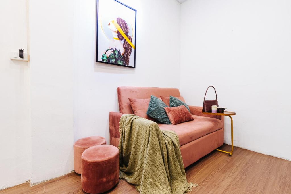 Economy & Premium with large groups, central location