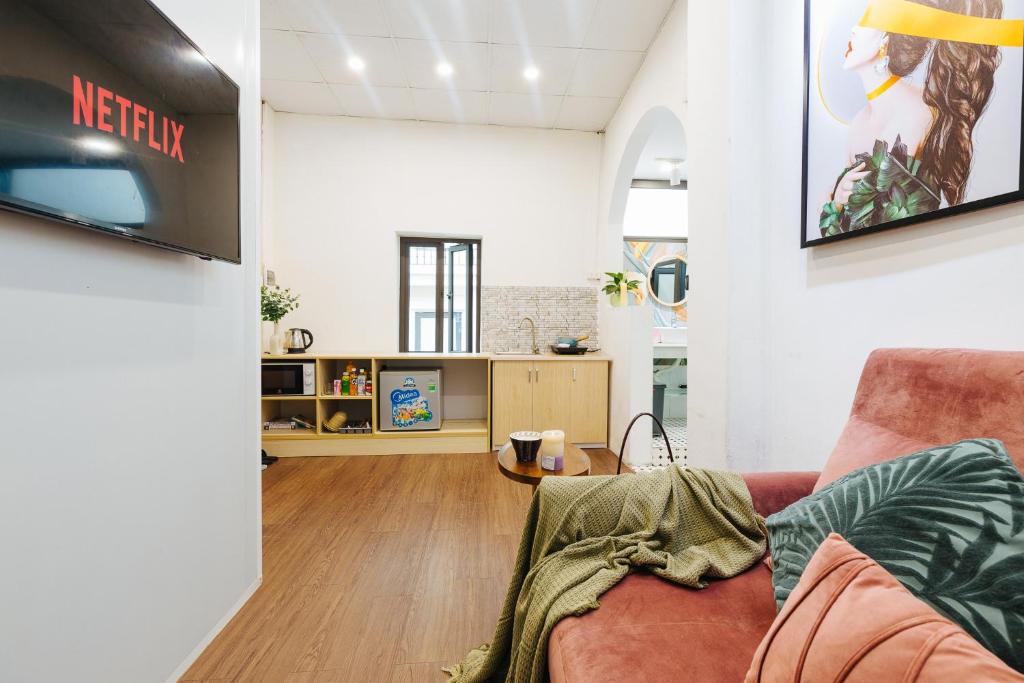 Economy & Premium with large groups, central location