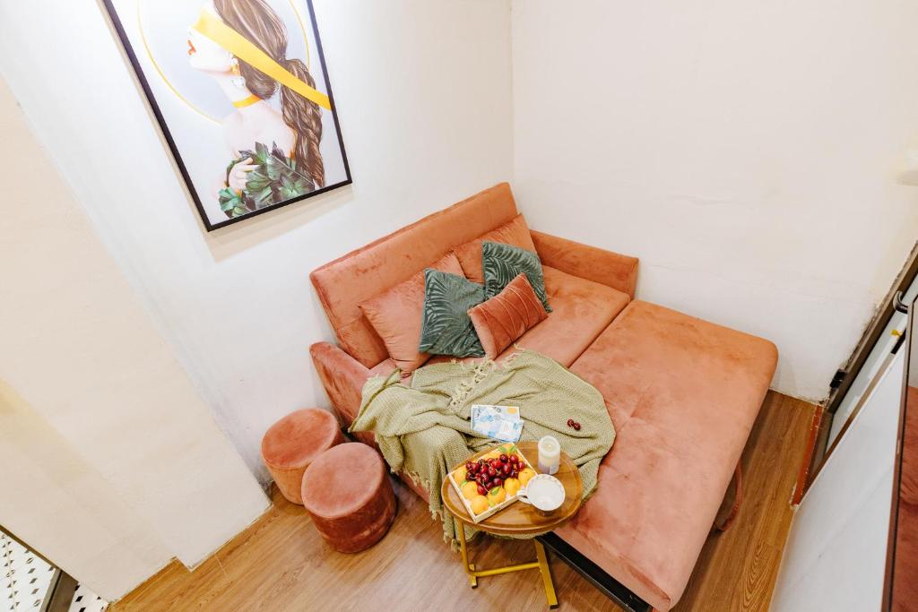 Economy & Premium with large groups, central location