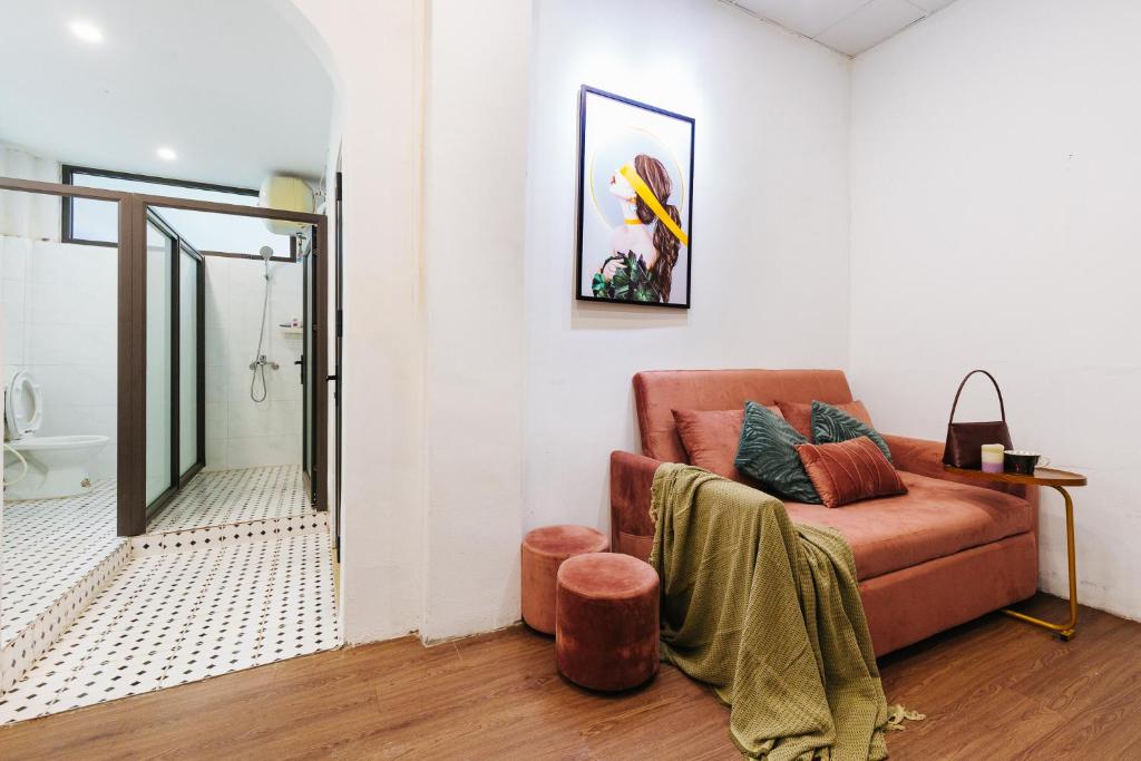 Economy & Premium with large groups, central location