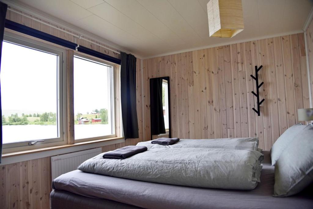 Lakeside cottage in Lapland with great view photo 1