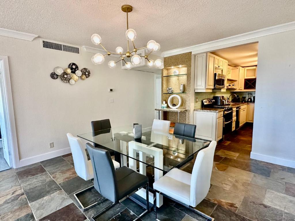 Luxury Beachfront Family-Friendly Condo photo 4