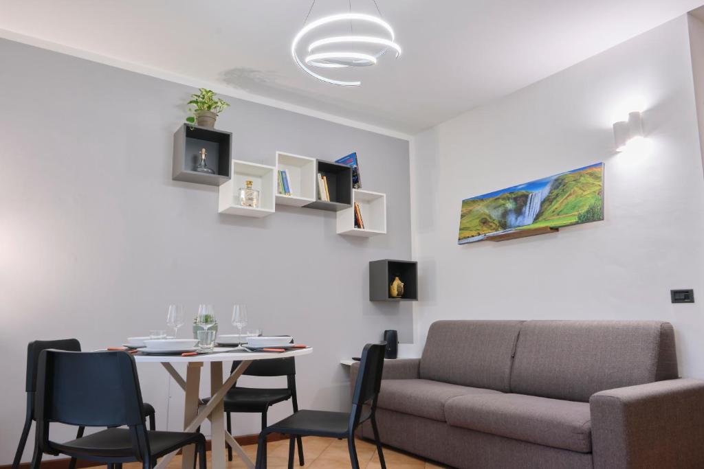 [10' from Malpensa] Casa Moderna, Netflix & WI-FI photo 2