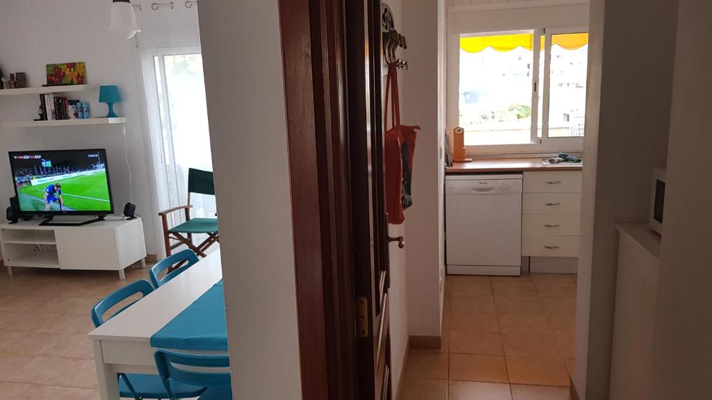 Big & Quiet Apartment Close To The Beach with Elevator photo 3