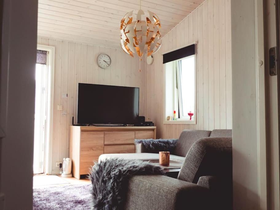 Cozy cabin close to Nedstrand with a stunning view photo 1
