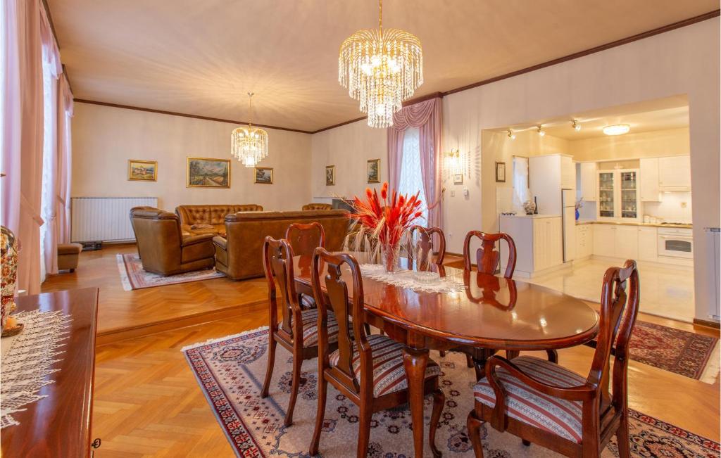 Stunning Home In Obrov With Outdoor Swimming Pool, 5 Bedrooms And Wifi photo 2