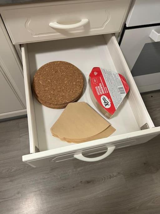2nd floor apartment near Meyer gate. Free parking photo 1