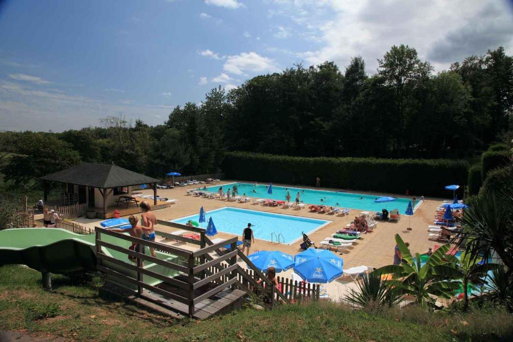 Vue du Lac - Vakantiehuis op een kasteelcamping met zwembad photo 2