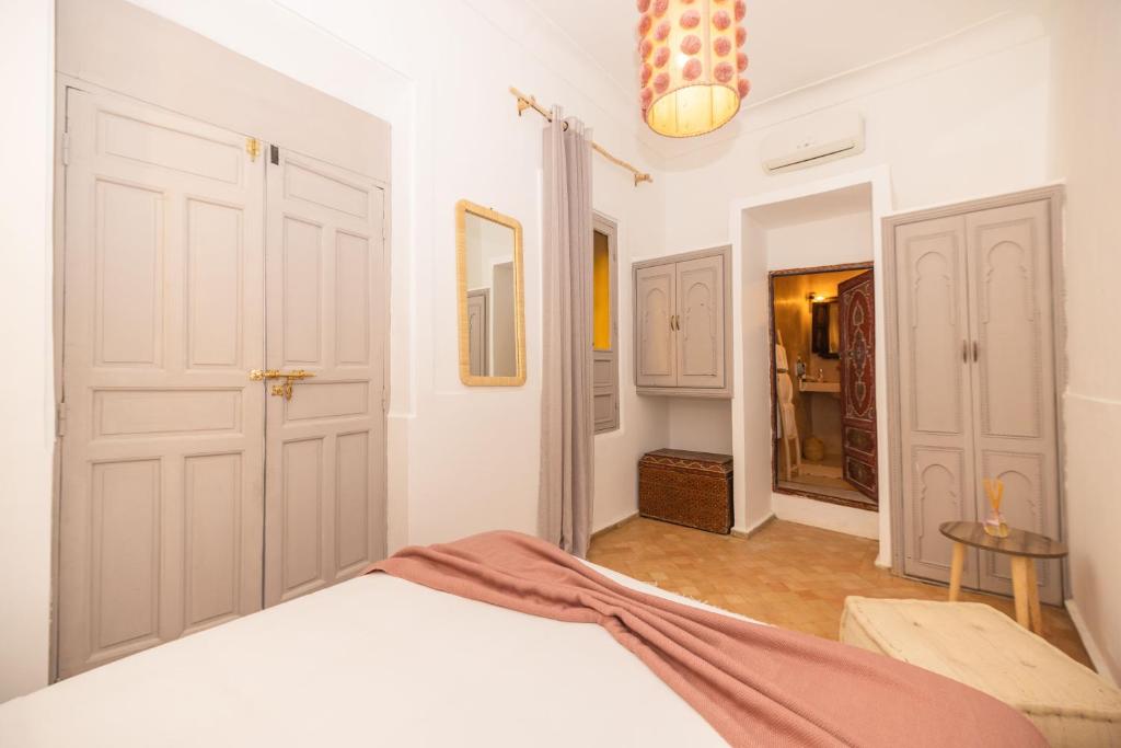 Riad Tizou - Tap to explore photos