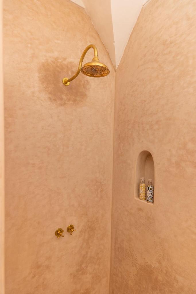 Riad Tizou - Tap to explore photos
