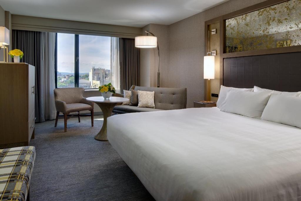 Hyatt Regency Boston Room Type - Corner King Room