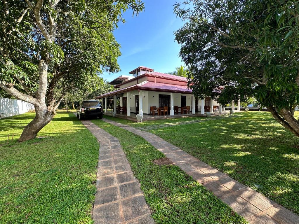 Hummingbird Leisure Villa-Anuradhapura photo 1