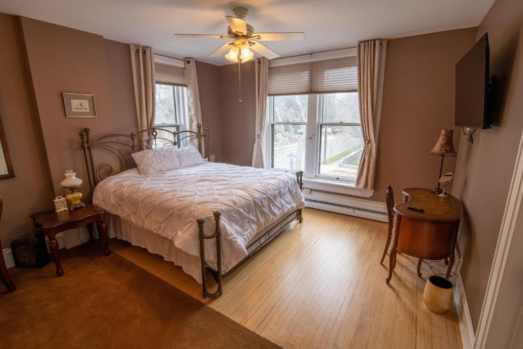 Pope House - Hist. Mansion - The Gold Rush Suite image
