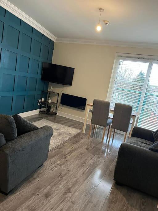 Foyle View Apartment - Tap to explore photos