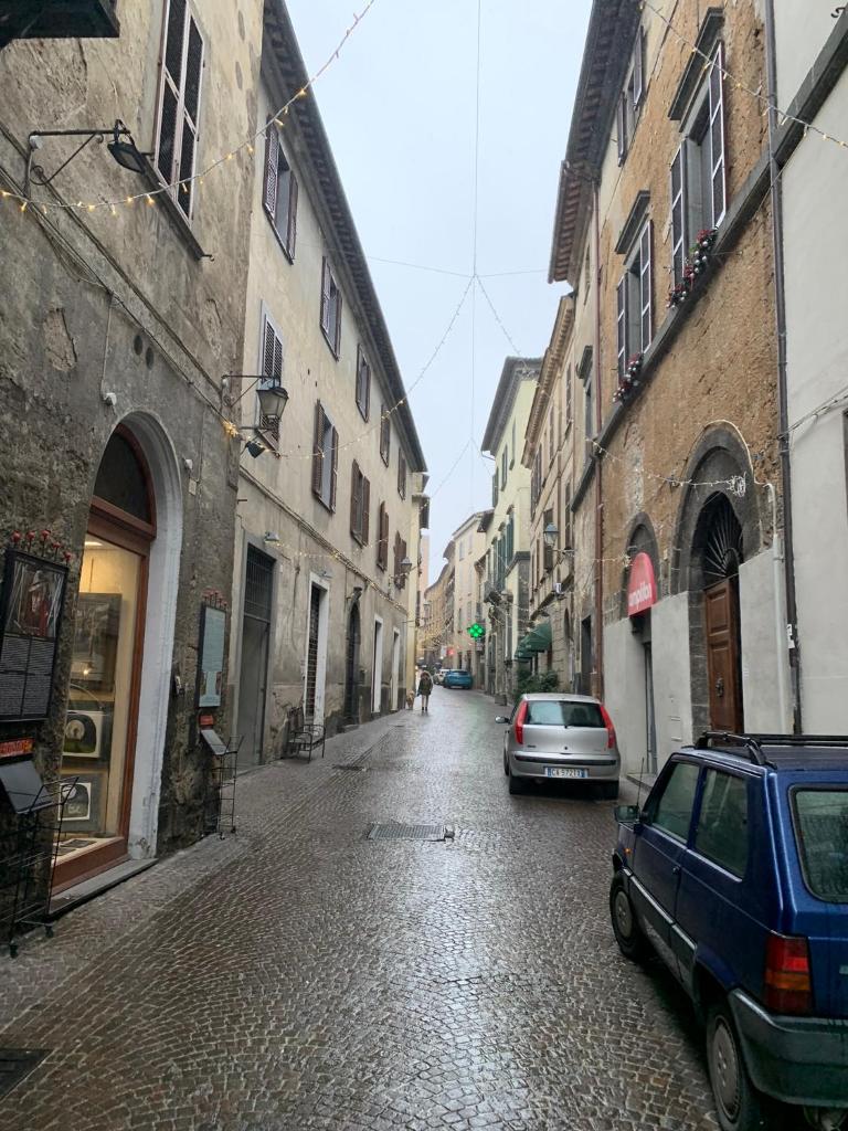 Orvieto: Spacious 3BR 3BA apartment with balcony & patio - Tap to explore photos