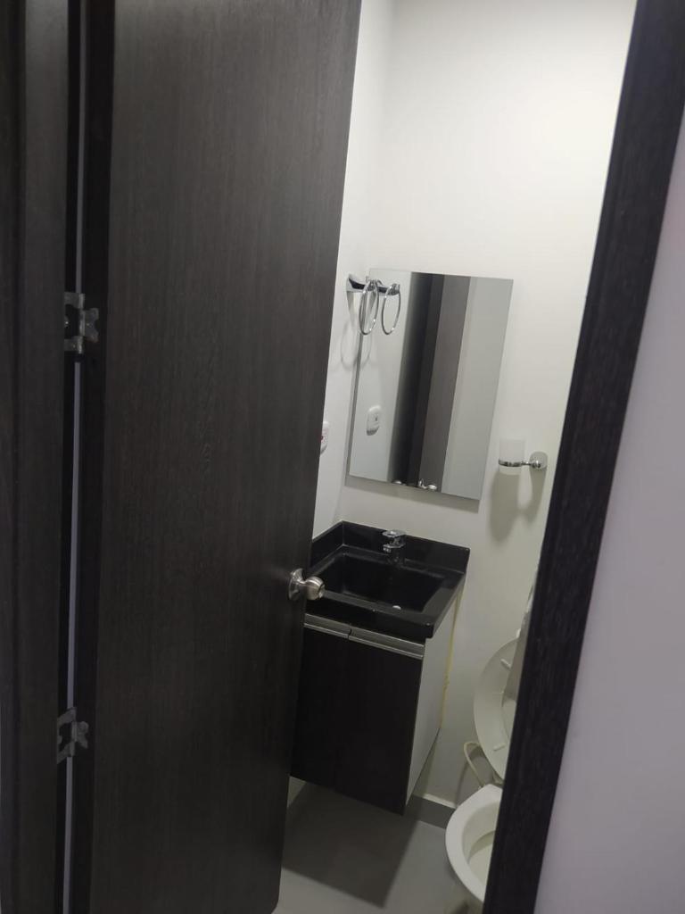 Hermoso aparta estudio con Aire Acondicionado en un primer piso Cerca al Hospital de Neiva photo 2