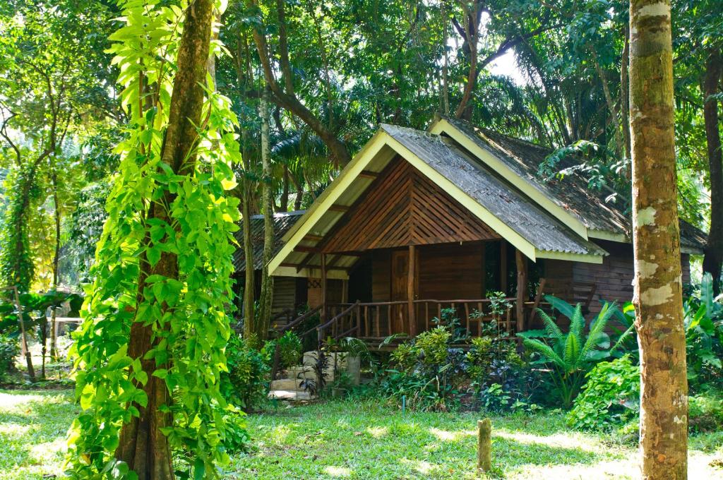 Khao Sok Riverside Cottages photo 3