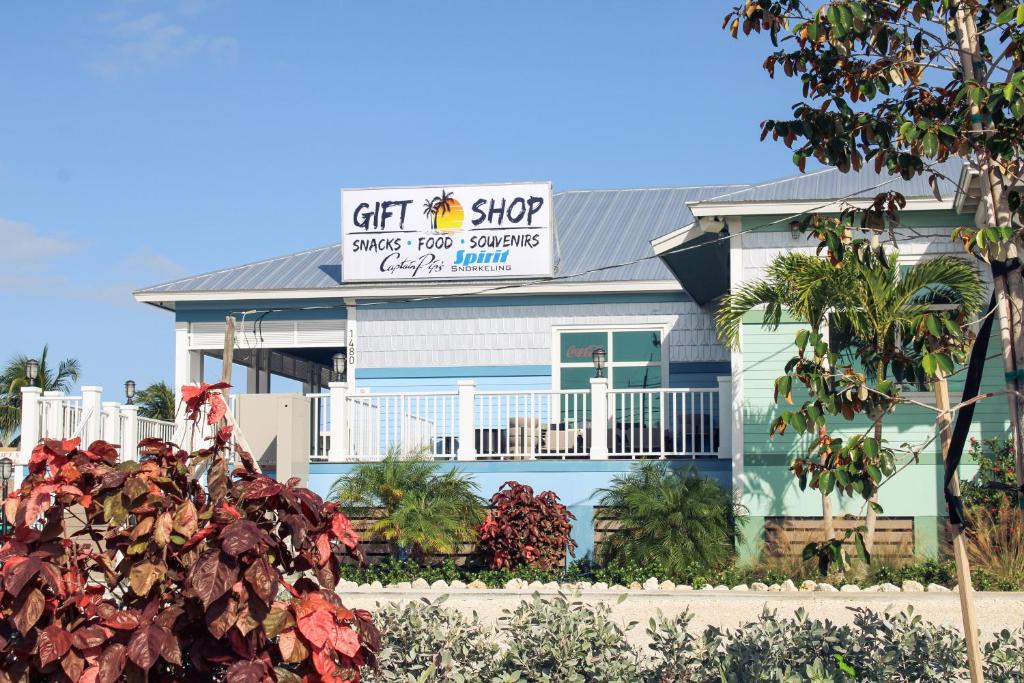 Captain Pip's Marina & Hideaway photo 2