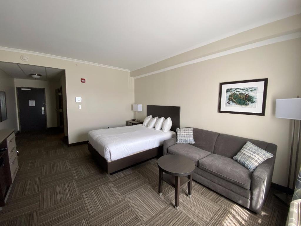 Crossroads Inn & Suites photo 4