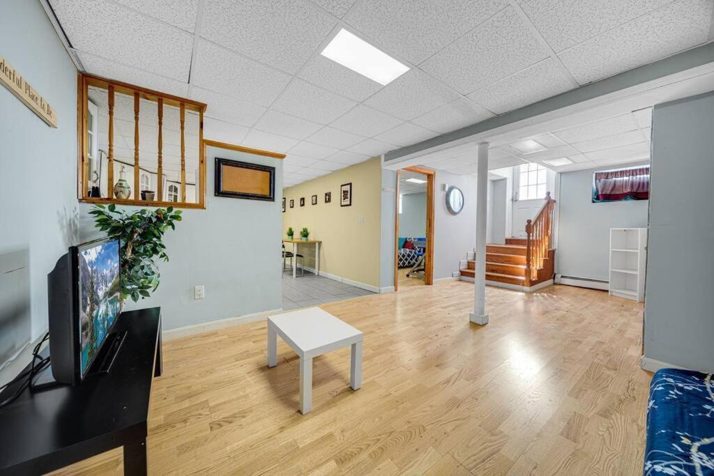 Cambridge 2BR 2BH Basement Apt With Parking photo 3