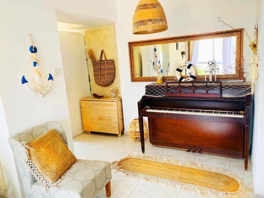 Piano & Sea view Golden Sea (Sunset view & beach)