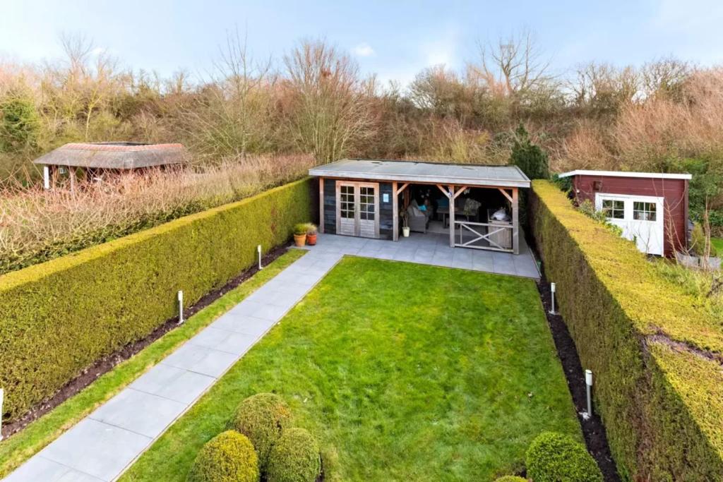 Vakantiehuisje met Luxe Tuin dichtbij het strand photo 2