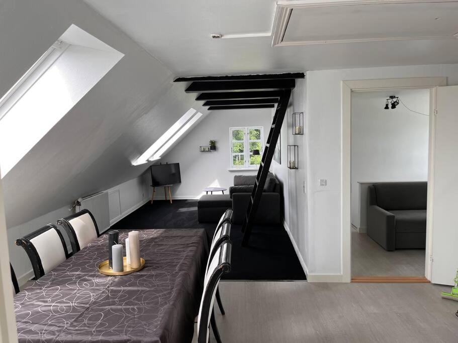 Stor rummelig lejlighed med egen P-plads photo 1