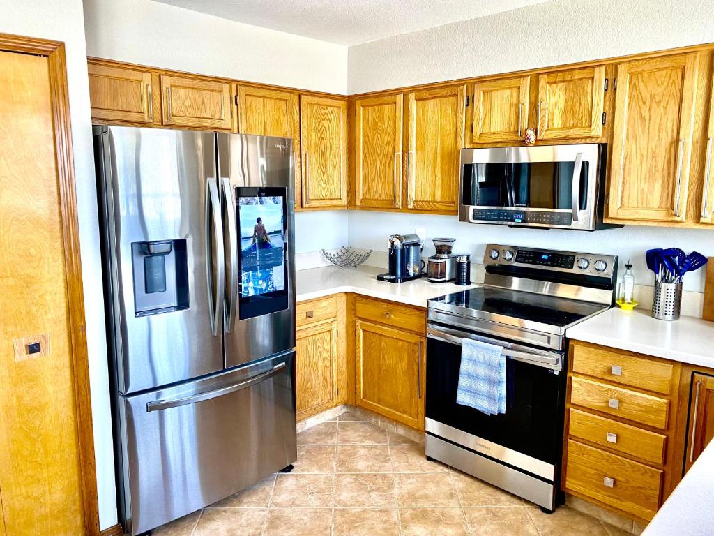 3br home 2br unit close to USAFA with fireplace photo 2