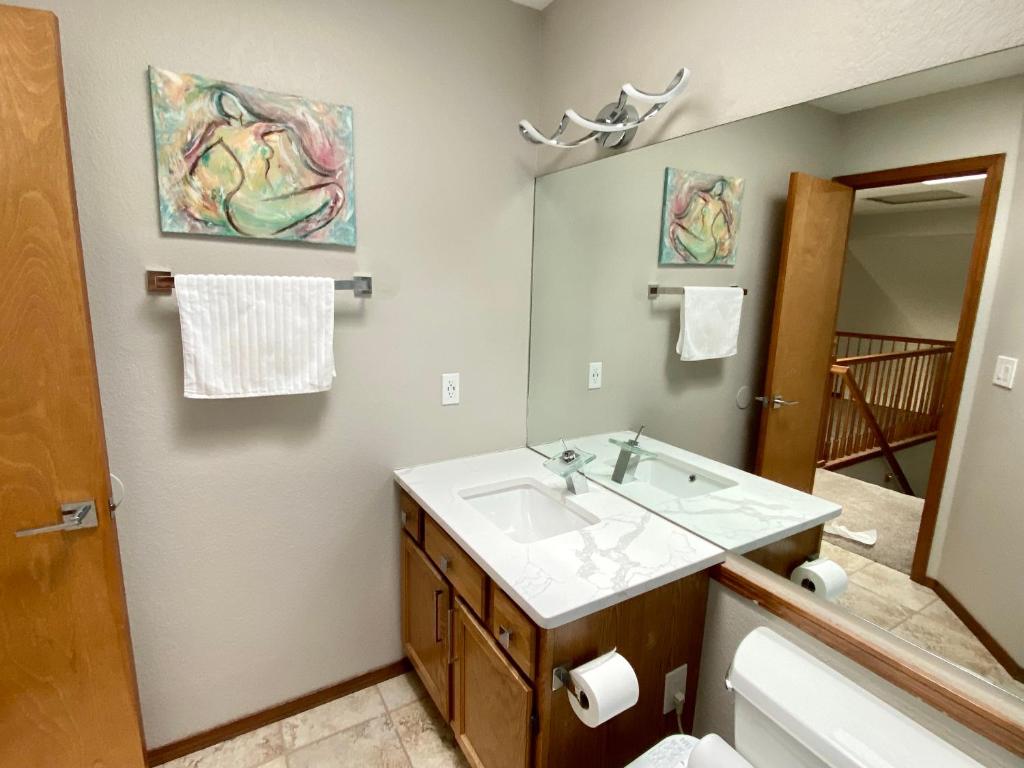 3br home 2br unit close to USAFA with fireplace photo 4