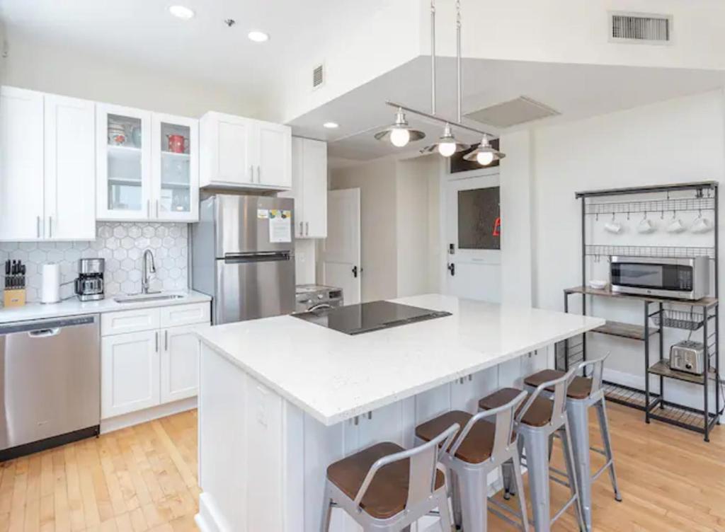 Downtown Digs-View of the City! Stay above local restaurants and nightlife, posh amenities heated toilet seat, oversized rain shower head in glass shower, in-unit laundry, one garage parking spot image