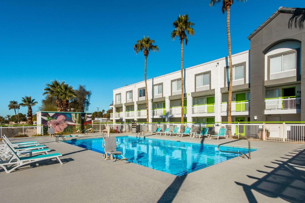 SureStay Plus Hotel by Best Western Scottsdale North image
