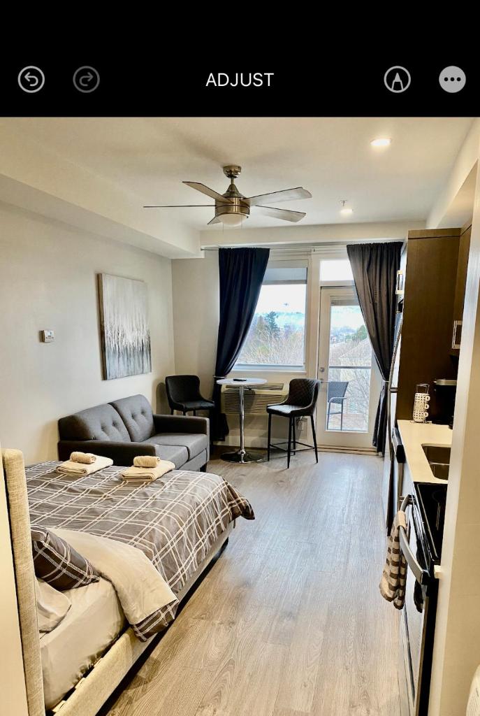 Lovely condo located close to downtown/waterfront! photo 1