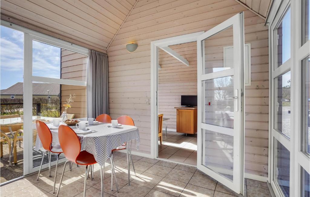 Amazing Home In Hadsund With Wifi And 2 Bedrooms photo 4