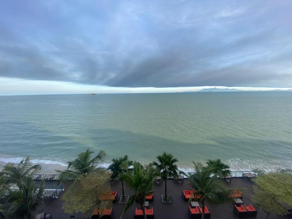 Hompton Hotel by the Beach photo 1