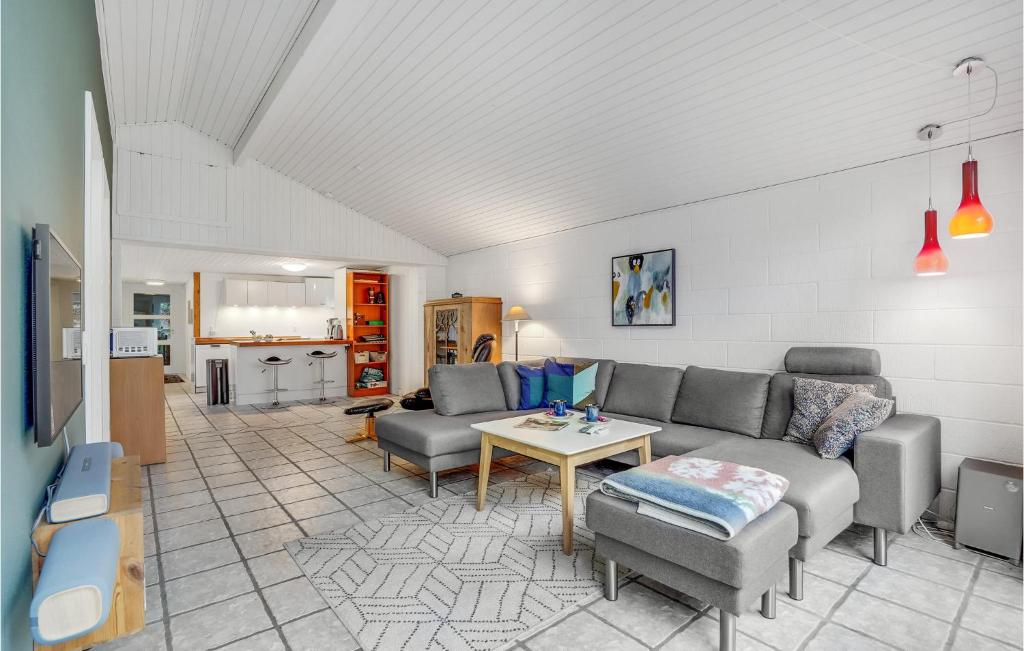 Beautiful Home In Spttrup With 4 Bedrooms And Wifi photo 3