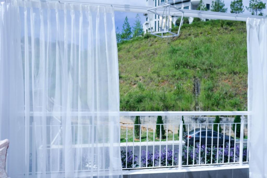 Comfy Sofy 23- Balcony Garden (Night market) photo 2