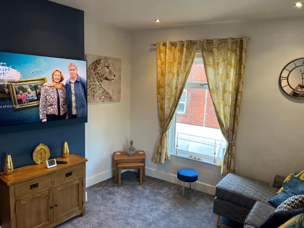 Superb 2 bed Apartment Great Location - Tap to explore photos