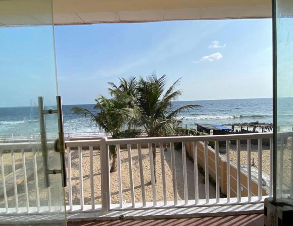 Oceanfront Wavecrest Hotel photo 4