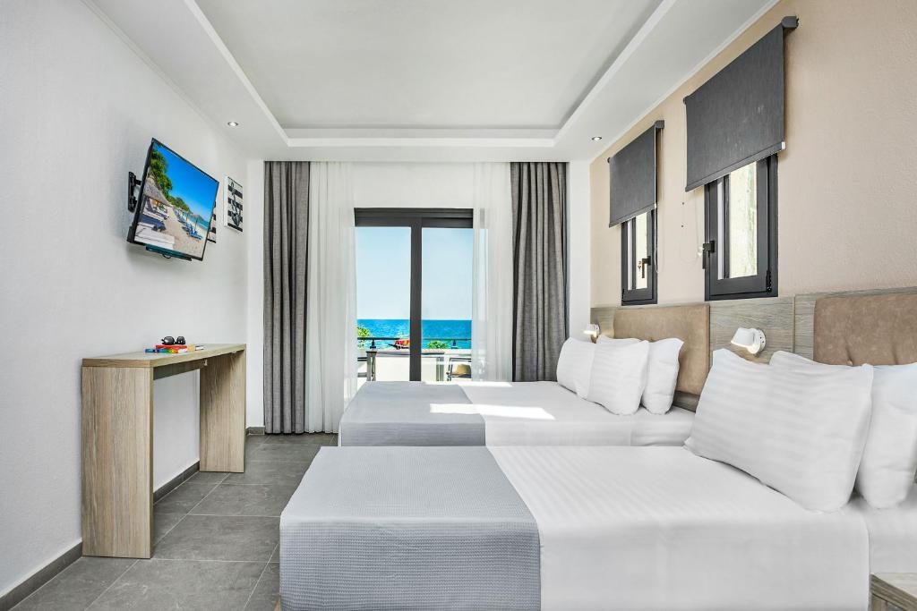 NewStory Luxury Suites Possidi photo 4