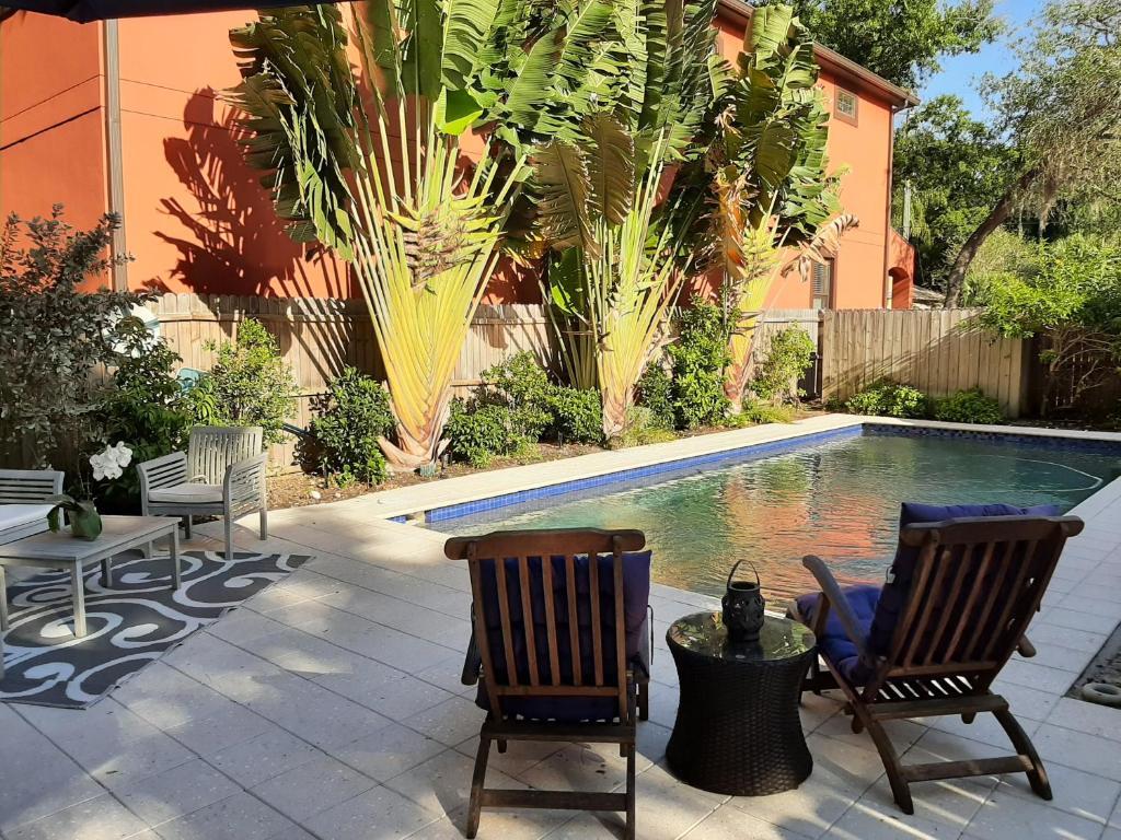 Private Poolside Pet-Friendly Paradise Near Downtown Sarasota image