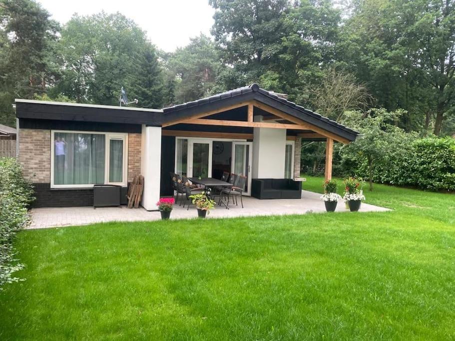 Gezellige, luxe bungalow 't pareltje in het bos in Hardenberg "Rheezerveen"woning 20 photo 2
