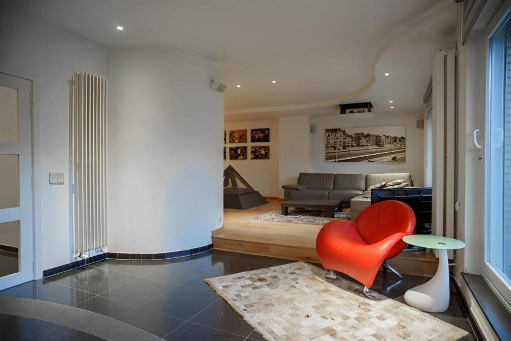 Big and comfortable triplex in Knokke