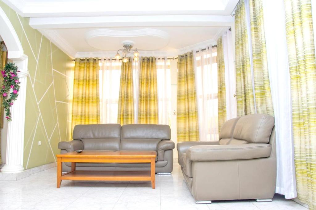 Appartement de 3 chambres avec balcon et wifi a KinshasaELv photo 1