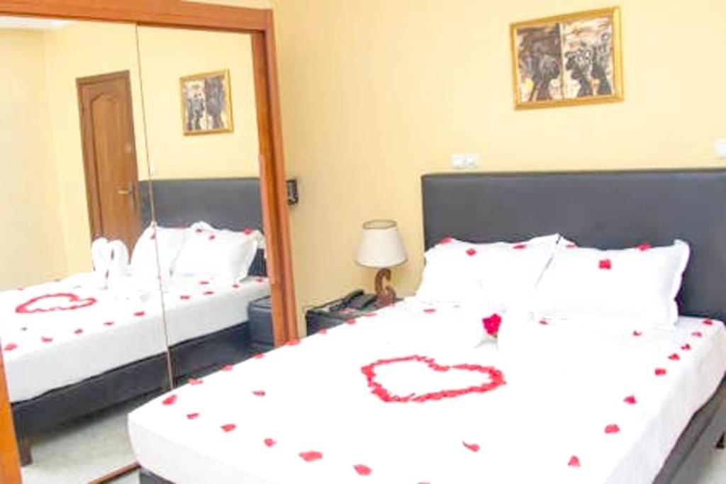 Appartement de 3 chambres avec balcon et wifi a KinshasaELv photo 4