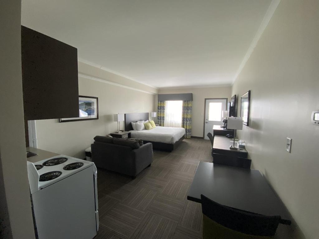 Crossroads Inn & Suites photo 2