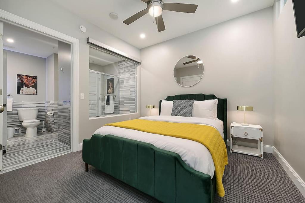 HostWise Stays - The Washington at Chatham - Free Parking, Great Views, Across from PPG Arena photo 1