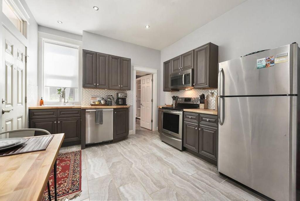 HostWise Stays - The Edmond - Bloomfield Apartment in a great location! photo 1