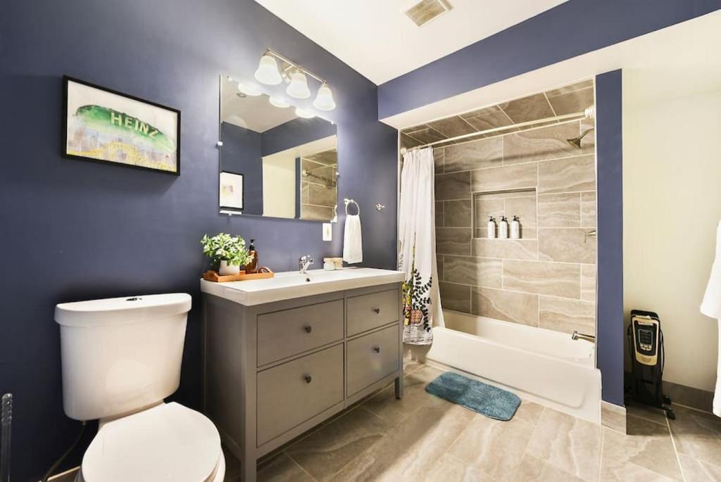 HostWise Stays - The Edmond - Bloomfield Apartment in a great location! photo 3