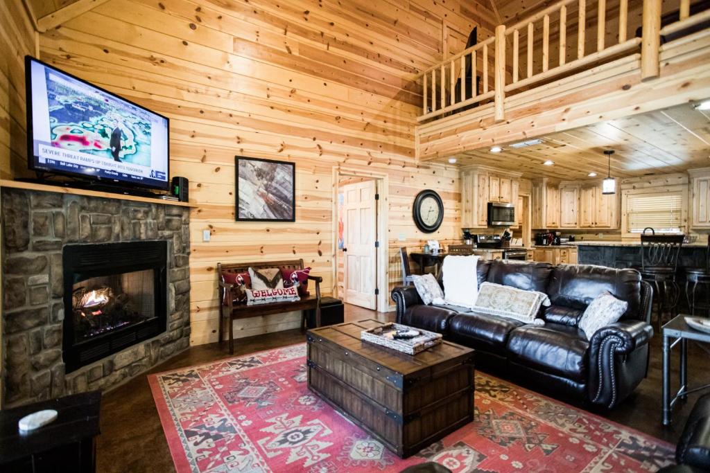 Texas Kind of Way, Hot Tub, Fireplace, Covered Deck, Pool table, Game Loft photo 3