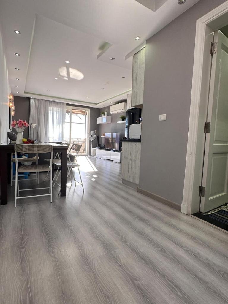 Modern apartment photo 4